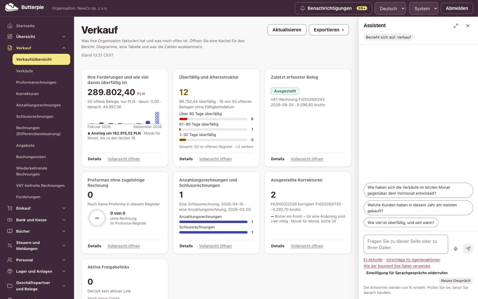 Der Assistent geöffnet neben einem Dashboard, mit Fragevorschlägen für diesen Bildschirm