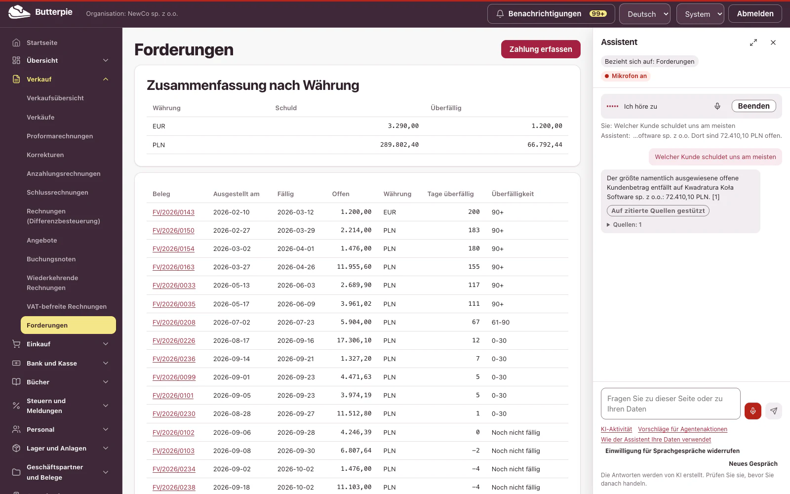 Ein Sprachgespräch mit dem Assistenten: Mikrofonanzeige, Untertitel und die Antwort auf dem Bildschirm