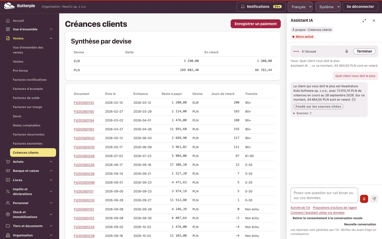 Une conversation vocale avec l’assistant : le voyant du micro, les sous-titres et la réponse à l’écran